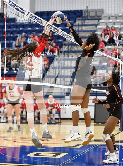 Thumbnail 1 in Burkburnett vs Glen Rose (UIL 4A Bi-District Playoff) photogallery.