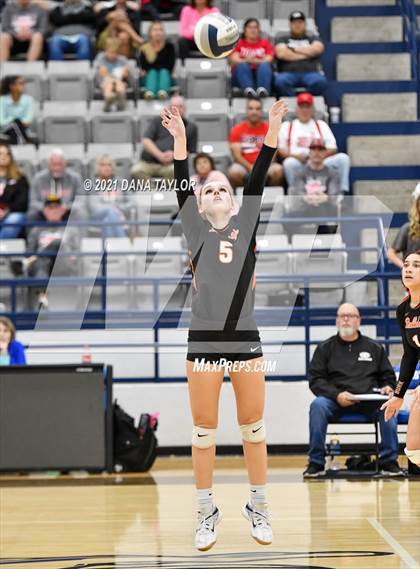 Thumbnail 1 in Burkburnett vs Glen Rose (UIL 4A Bi-District Playoff) photogallery.