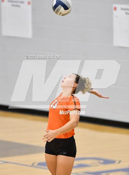 Thumbnail 1 in Burkburnett vs Glen Rose (UIL 4A Bi-District Playoff) photogallery.