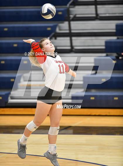 Thumbnail 1 in Burkburnett vs Glen Rose (UIL 4A Bi-District Playoff) photogallery.