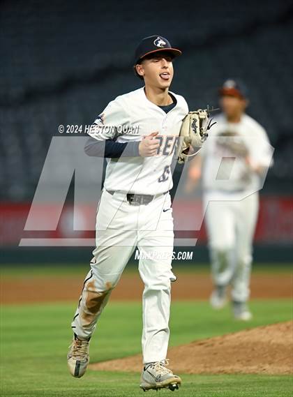 Thumbnail 1 in Santa Ana Valley vs. Rolling Hills Prep (Halo Classic) photogallery.