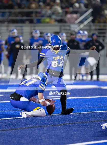 Thumbnail 3 in Madison Central vs. Tupelo (MHSAA 7A North State Championship) photogallery.