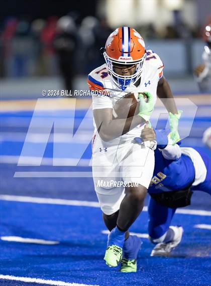 Thumbnail 3 in Madison Central vs. Tupelo (MHSAA 7A North State Championship) photogallery.