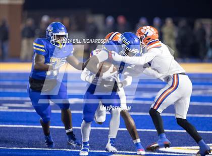 Thumbnail 1 in Madison Central vs. Tupelo (MHSAA 7A North State Championship) photogallery.