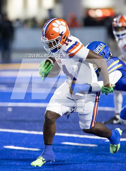 Thumbnail 1 in Madison Central vs. Tupelo (MHSAA 7A North State Championship) photogallery.