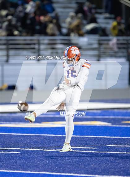 Thumbnail 2 in Madison Central vs. Tupelo (MHSAA 7A North State Championship) photogallery.