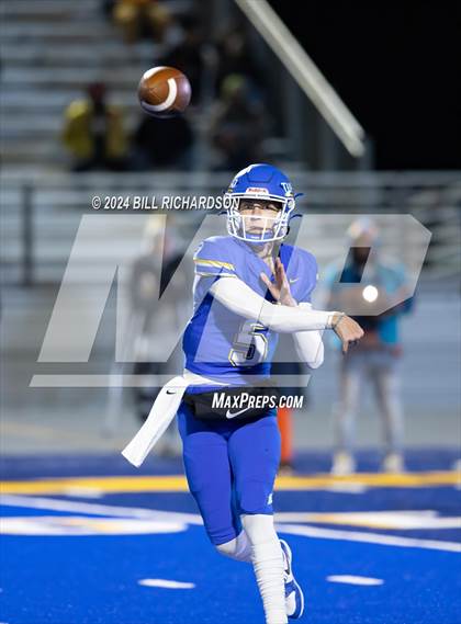 Thumbnail 1 in Madison Central vs. Tupelo (MHSAA 7A North State Championship) photogallery.