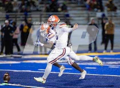 Thumbnail 1 in Madison Central vs. Tupelo (MHSAA 7A North State Championship) photogallery.