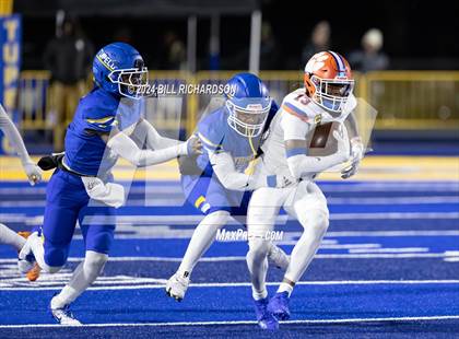 Thumbnail 1 in Madison Central vs. Tupelo (MHSAA 7A North State Championship) photogallery.