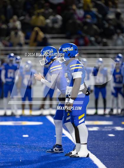 Thumbnail 3 in Madison Central vs. Tupelo (MHSAA 7A North State Championship) photogallery.