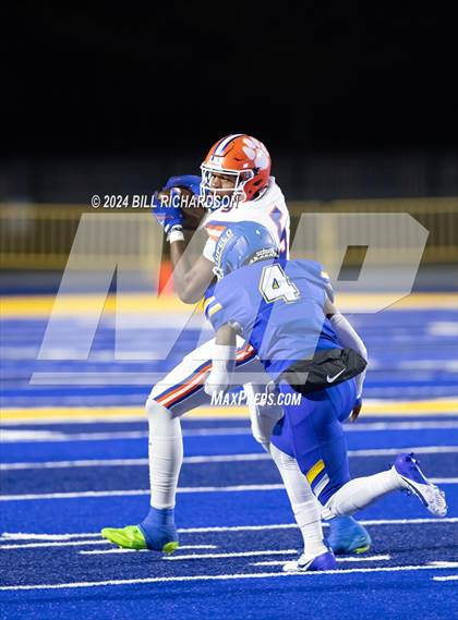 Thumbnail 1 in Madison Central vs. Tupelo (MHSAA 7A North State Championship) photogallery.