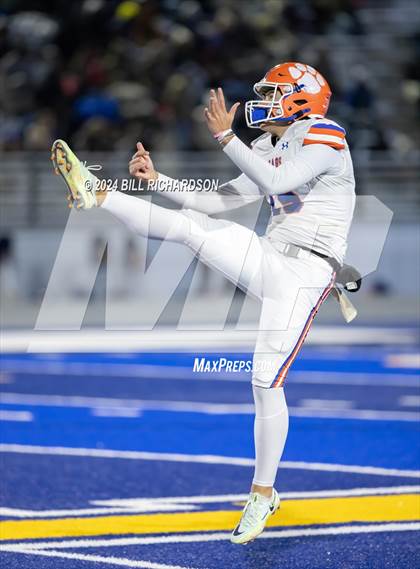 Thumbnail 1 in Madison Central vs. Tupelo (MHSAA 7A North State Championship) photogallery.