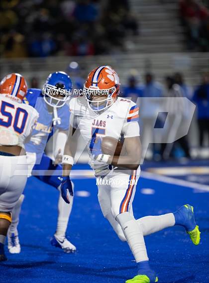 Thumbnail 3 in Madison Central vs. Tupelo (MHSAA 7A North State Championship) photogallery.