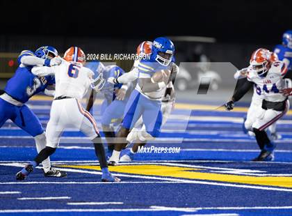 Thumbnail 3 in Madison Central vs. Tupelo (MHSAA 7A North State Championship) photogallery.