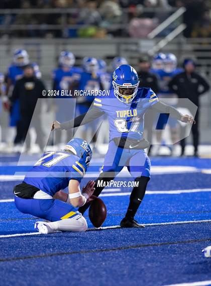 Thumbnail 1 in Madison Central vs. Tupelo (MHSAA 7A North State Championship) photogallery.