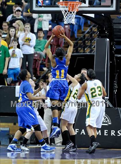 Thumbnail 2 in Pinewood vs. St. Bernard (CIF State D5 Final) photogallery.