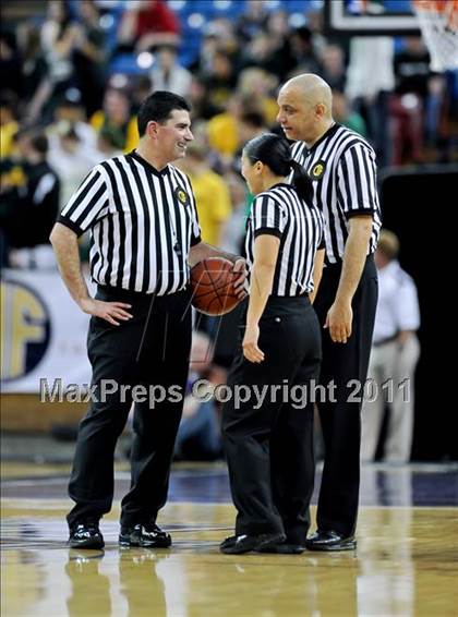Thumbnail 1 in Pinewood vs. St. Bernard (CIF State D5 Final) photogallery.