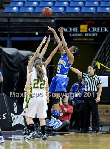 Thumbnail 1 in Pinewood vs. St. Bernard (CIF State D5 Final) photogallery.