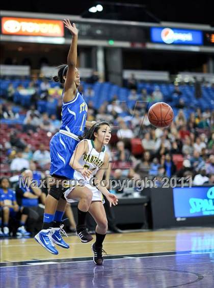 Thumbnail 1 in Pinewood vs. St. Bernard (CIF State D5 Final) photogallery.
