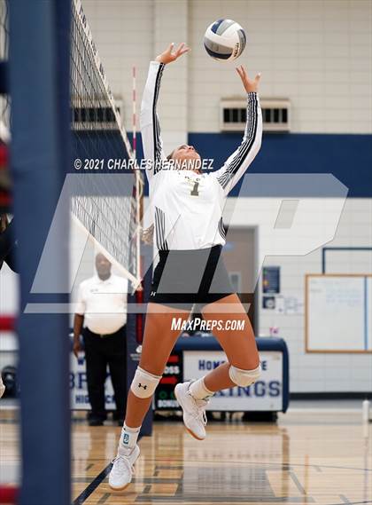 Thumbnail 1 in McCallum vs. Sealy (BCS Classic) photogallery.