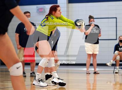 Thumbnail 1 in McCallum vs. Sealy (BCS Classic) photogallery.