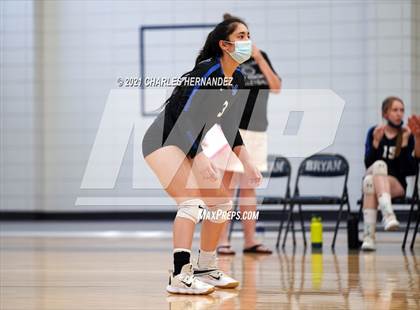 Thumbnail 3 in McCallum vs. Sealy (BCS Classic) photogallery.