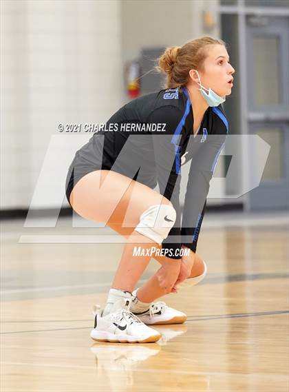 Thumbnail 1 in McCallum vs. Sealy (BCS Classic) photogallery.