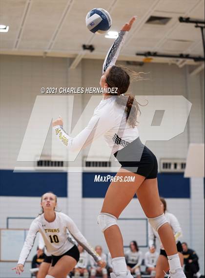 Thumbnail 2 in McCallum vs. Sealy (BCS Classic) photogallery.