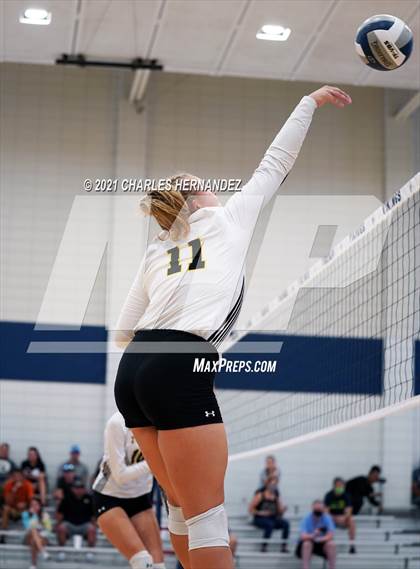 Thumbnail 3 in McCallum vs. Sealy (BCS Classic) photogallery.