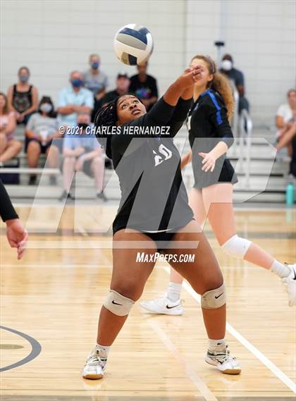 Thumbnail 2 in McCallum vs. Sealy (BCS Classic) photogallery.