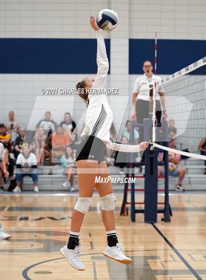 Thumbnail 2 in McCallum vs. Sealy (BCS Classic) photogallery.