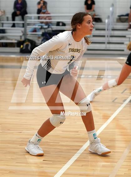 Thumbnail 2 in McCallum vs. Sealy (BCS Classic) photogallery.