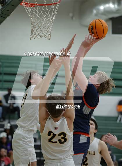 Thumbnail 1 in Hendersonville vs. Beech photogallery.