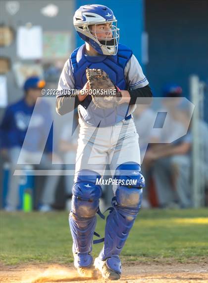Thumbnail 2 in Sierra vs. Livingston photogallery.