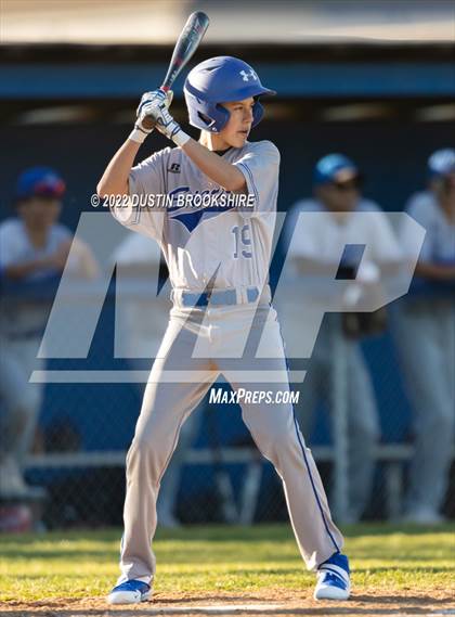 Thumbnail 3 in Sierra vs. Livingston photogallery.