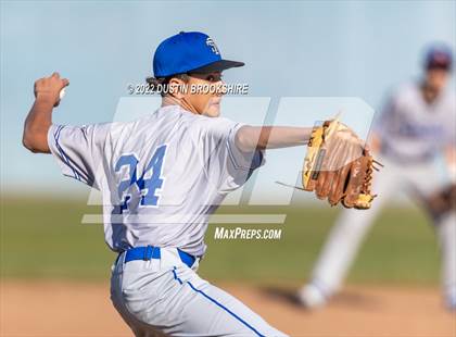 Thumbnail 2 in Sierra vs. Livingston photogallery.