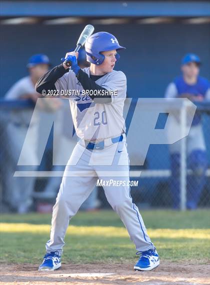Thumbnail 3 in Sierra vs. Livingston photogallery.