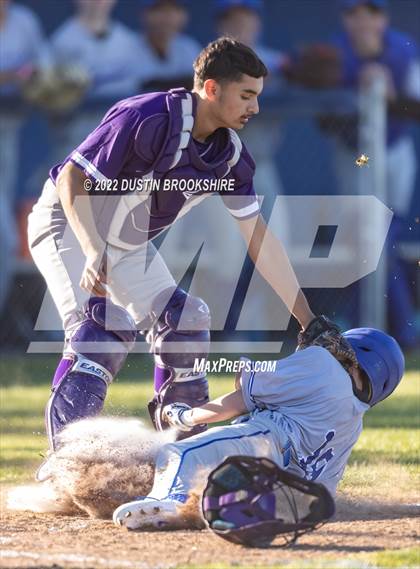 Thumbnail 2 in Sierra vs. Livingston photogallery.