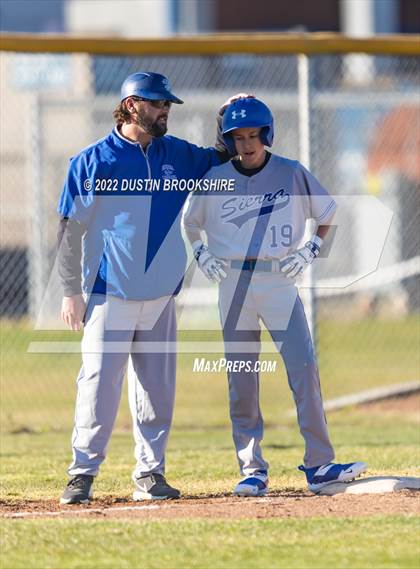 Thumbnail 1 in Sierra vs. Livingston photogallery.