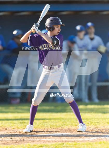 Thumbnail 2 in Sierra vs. Livingston photogallery.