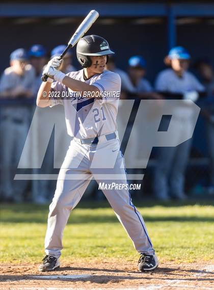 Thumbnail 2 in Sierra vs. Livingston photogallery.