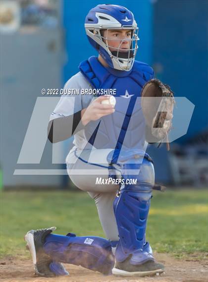 Thumbnail 1 in Sierra vs. Livingston photogallery.