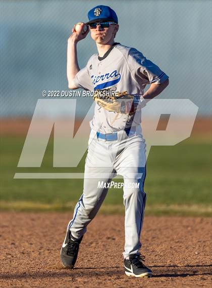 Thumbnail 2 in Sierra vs. Livingston photogallery.