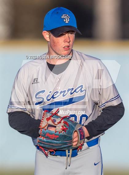 Thumbnail 3 in Sierra vs. Livingston photogallery.