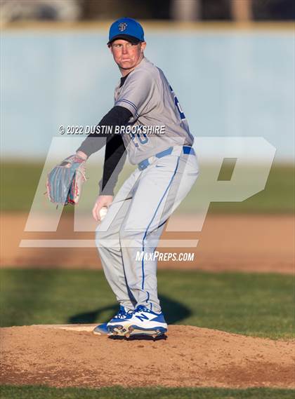 Thumbnail 1 in Sierra vs. Livingston photogallery.