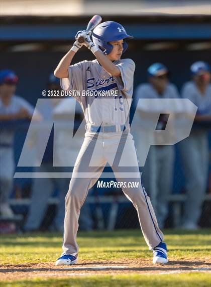 Thumbnail 1 in Sierra vs. Livingston photogallery.