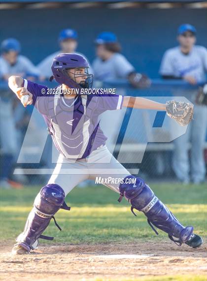 Thumbnail 3 in Sierra vs. Livingston photogallery.