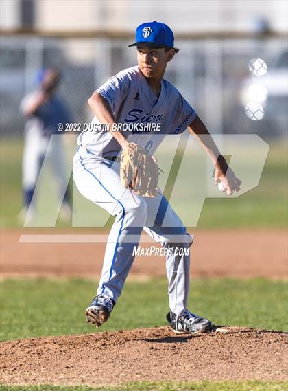 Thumbnail 1 in Sierra vs. Livingston photogallery.