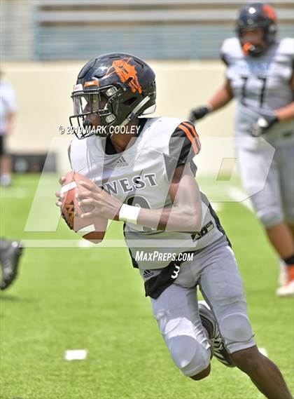 Thumbnail 3 in West Mesquite vs. Hutto photogallery.