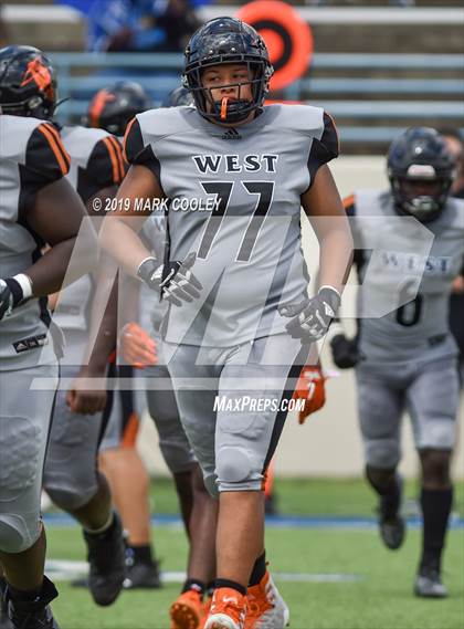 Thumbnail 2 in West Mesquite vs. Hutto photogallery.